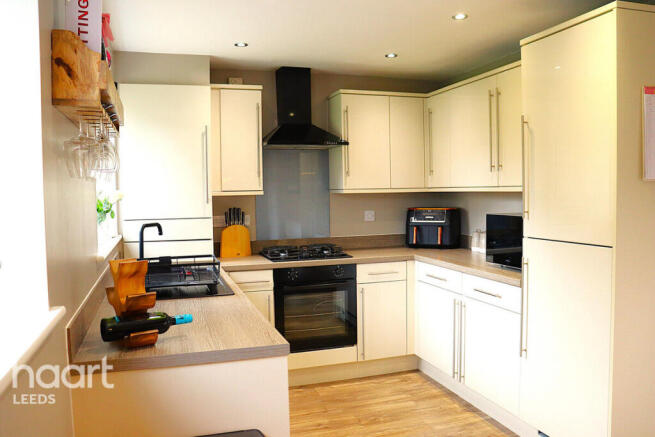 4 bed Detached for sale Image 4