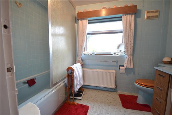 EN-SUITE BATHROOM