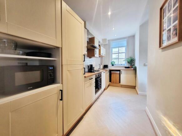 2 bed Flat for sale Image 4