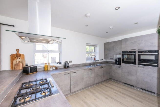 4 bed Detached for sale Image 7