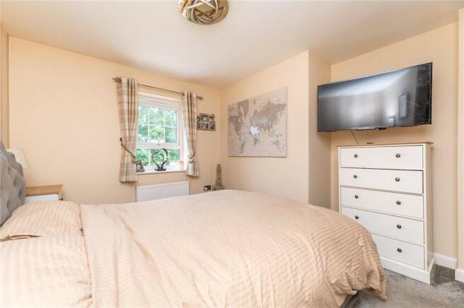 4 bed Detached for sale Image 8