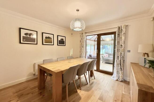 4 bed Detached for sale Image 8