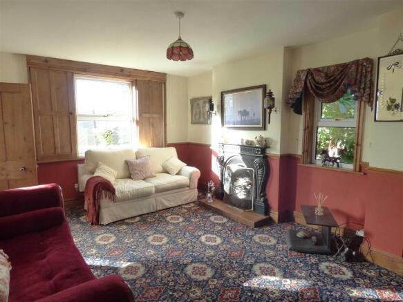 MAIN LOUNGE