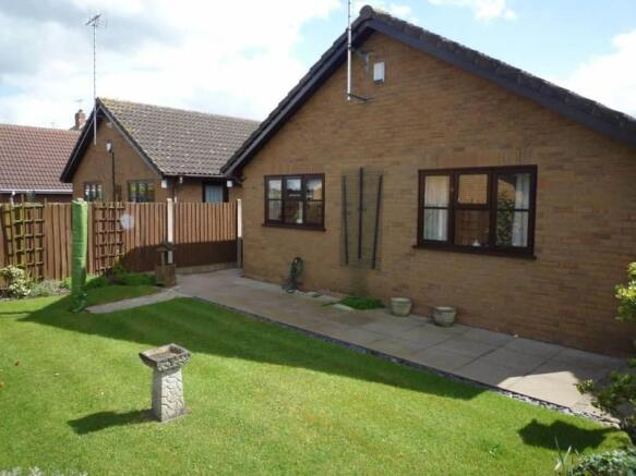 FRONT & REAR GARDENS