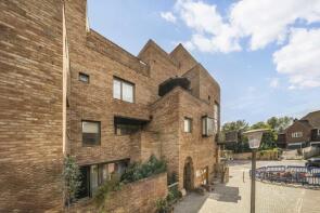Flat 6, 4, Edgewood Mews, Finchley, London N3 3DN