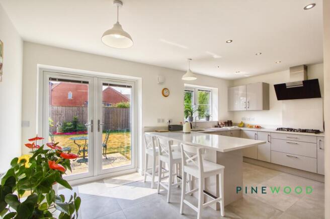 KITCHEN / BREAKFAST ROOM
