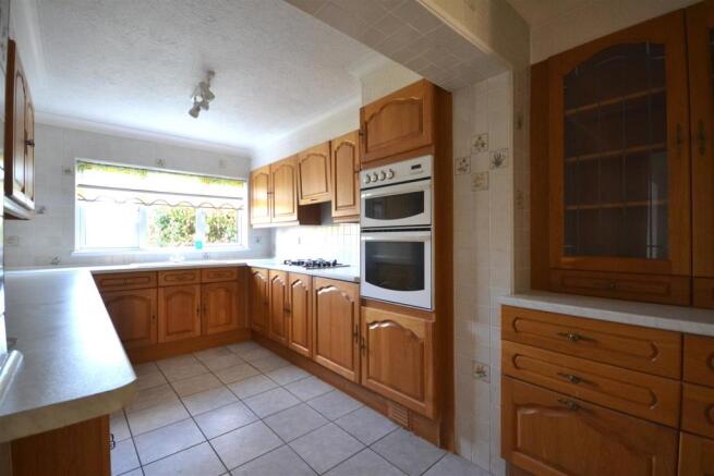 KITCHEN 3.JPG