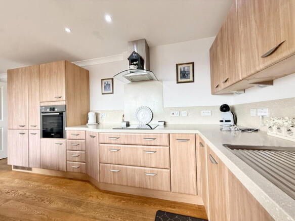 2 bed Apartment for sale Image 9