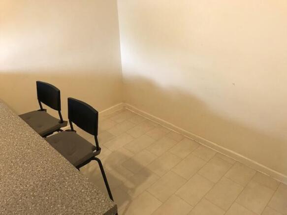 2 bed Town House to rent Image 6