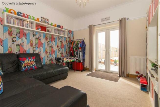 Sitting Room/Bedroom