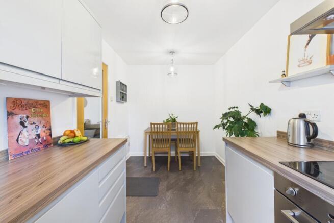 2 bed Ground Flat for sale Image 7
