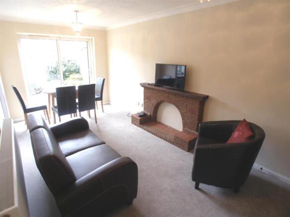 Lounge/Dining Room