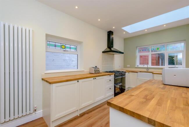 8364306-interior14.jpg