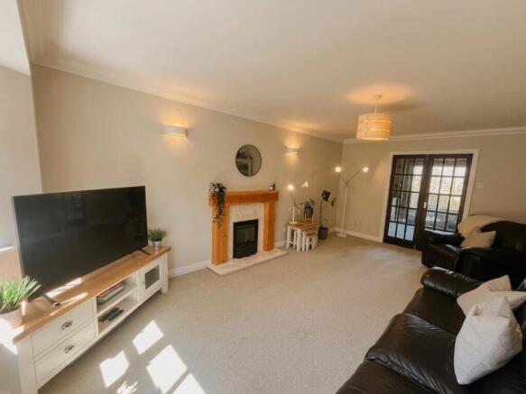 4 bed Detached for sale Image 9