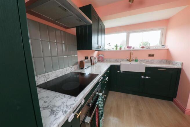 2 bed Semi-Detached Bungalow for sale Image 6