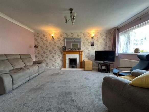 3 bed Bungalow to rent Image 9