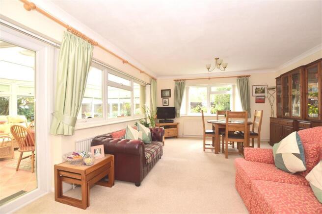 Lounge/Dining Room