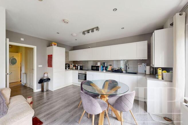 Lounge/dining/kitchen area