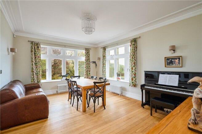 5 bed Detached for sale Image 7