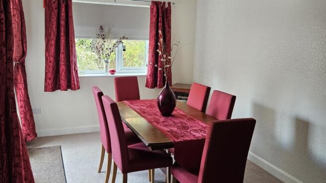 4 bed Detached to rent Image 5