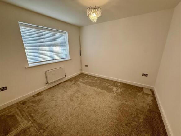 17 Foxglove Bedroom 3.jpg