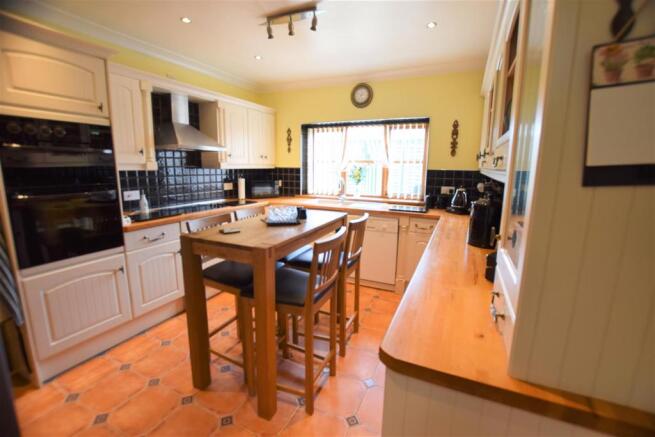 KITCHEN .jpg