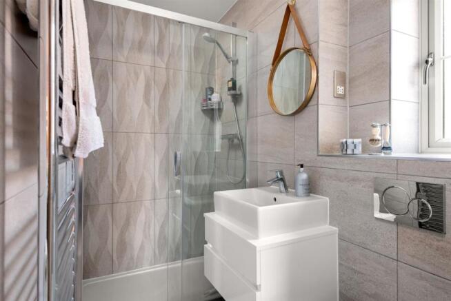 En suite shower