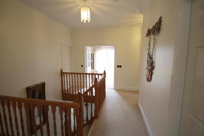 10 Chedworth Court (24).JPG