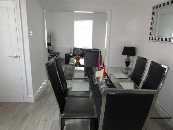 LOUNGE/DINING ROOM