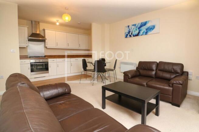 2 bed Apartment to rent Image 12
