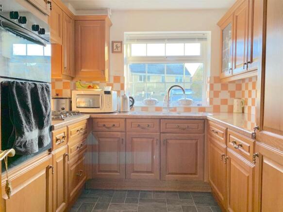 31 Cranhams Lane  - Kitchen.jpg
