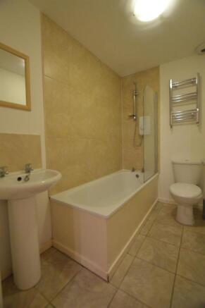 16 Fifth Avenue Bathroom 1.JPG