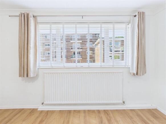 1 bed Apartment to rent Image 12