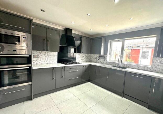 House in Sandwell, West Midlands - More
