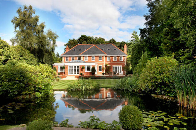 6 bedroom property t