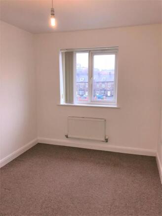 2 bed Apartment to rent Image 5