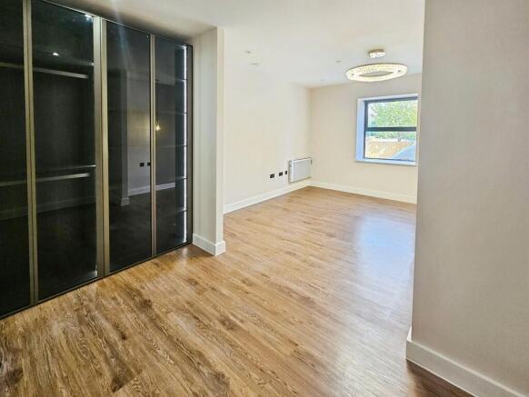 2 bed Apartment to rent Image 6