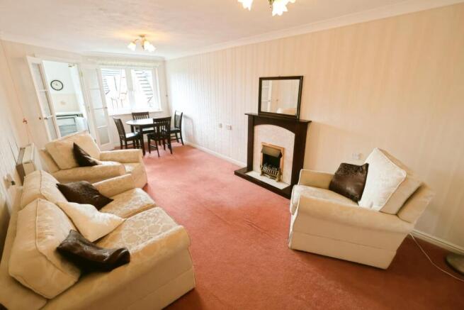 LIVING/DININING ROOM