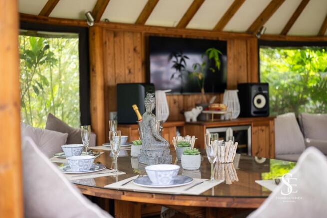 Breeze Hut