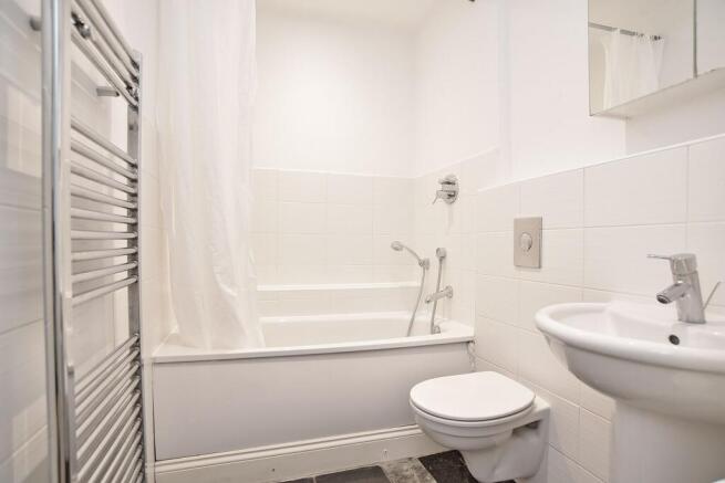 2 bed Flat for sale Image 7