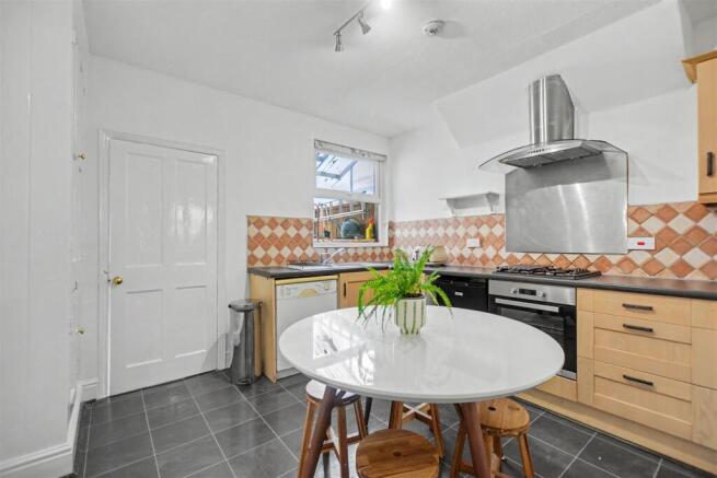Kitchen_2.jpeg