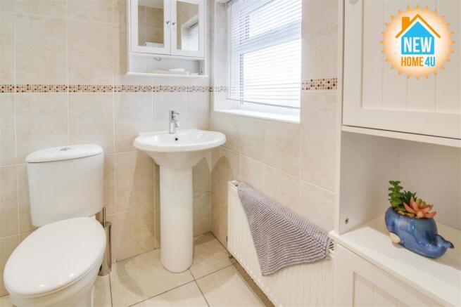 FAMILY BATHROOM: