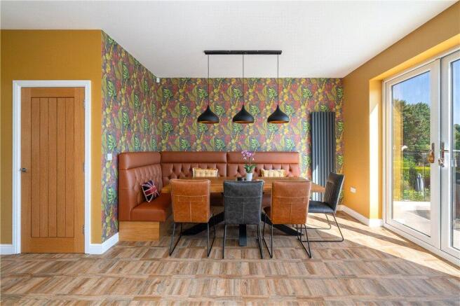 4 bed Detached for sale Image 11