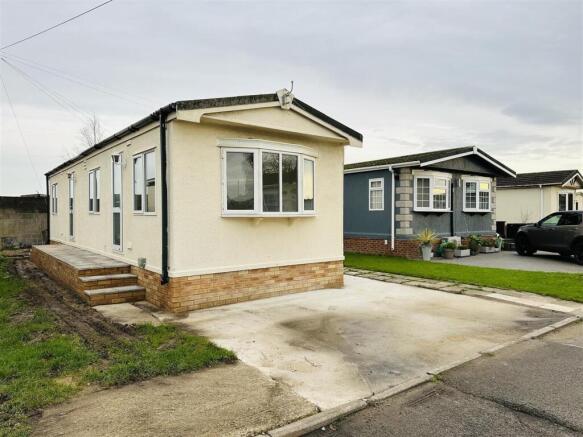 2 bed Park Home for sale Image 11