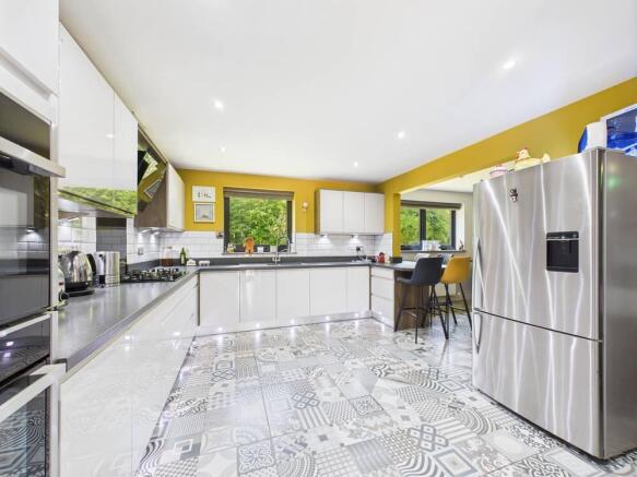 4 bed Detached for sale Image 6