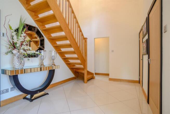 8386342-interior18.jpg