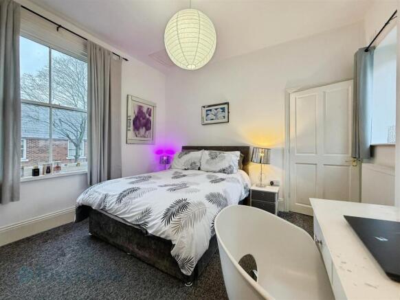 2 bed Town House for sale Image 8