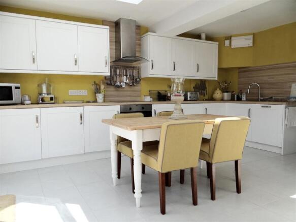 Kitchen1.JPG