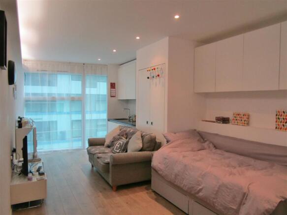 Lounge 2.jpg