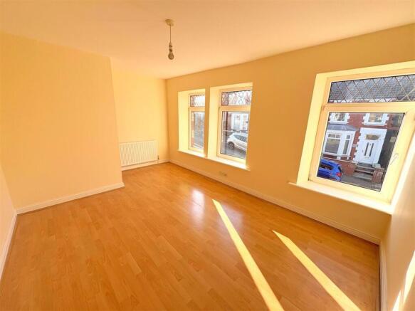 Bedroom 1a.jpg